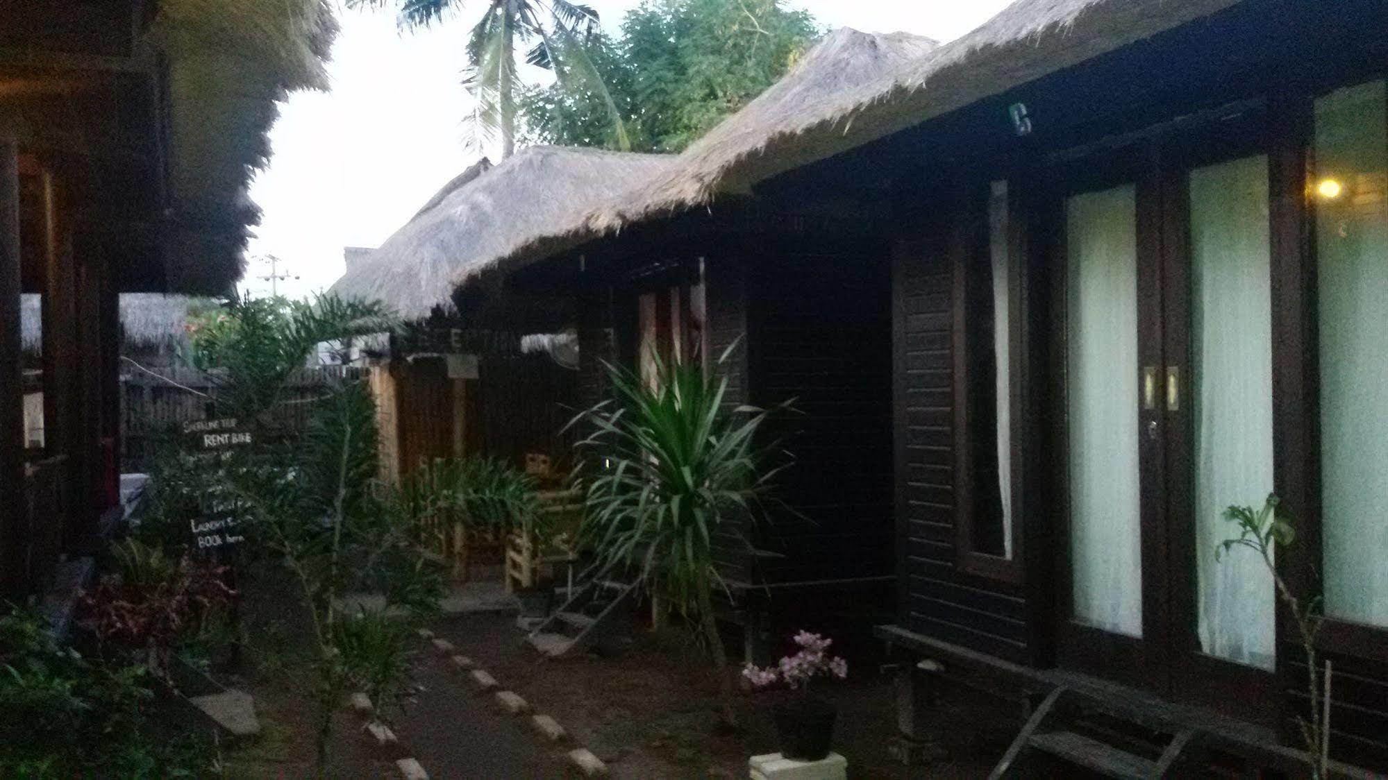 Mosaix Gili Bungalows Гили Траванган Экстерьер фото